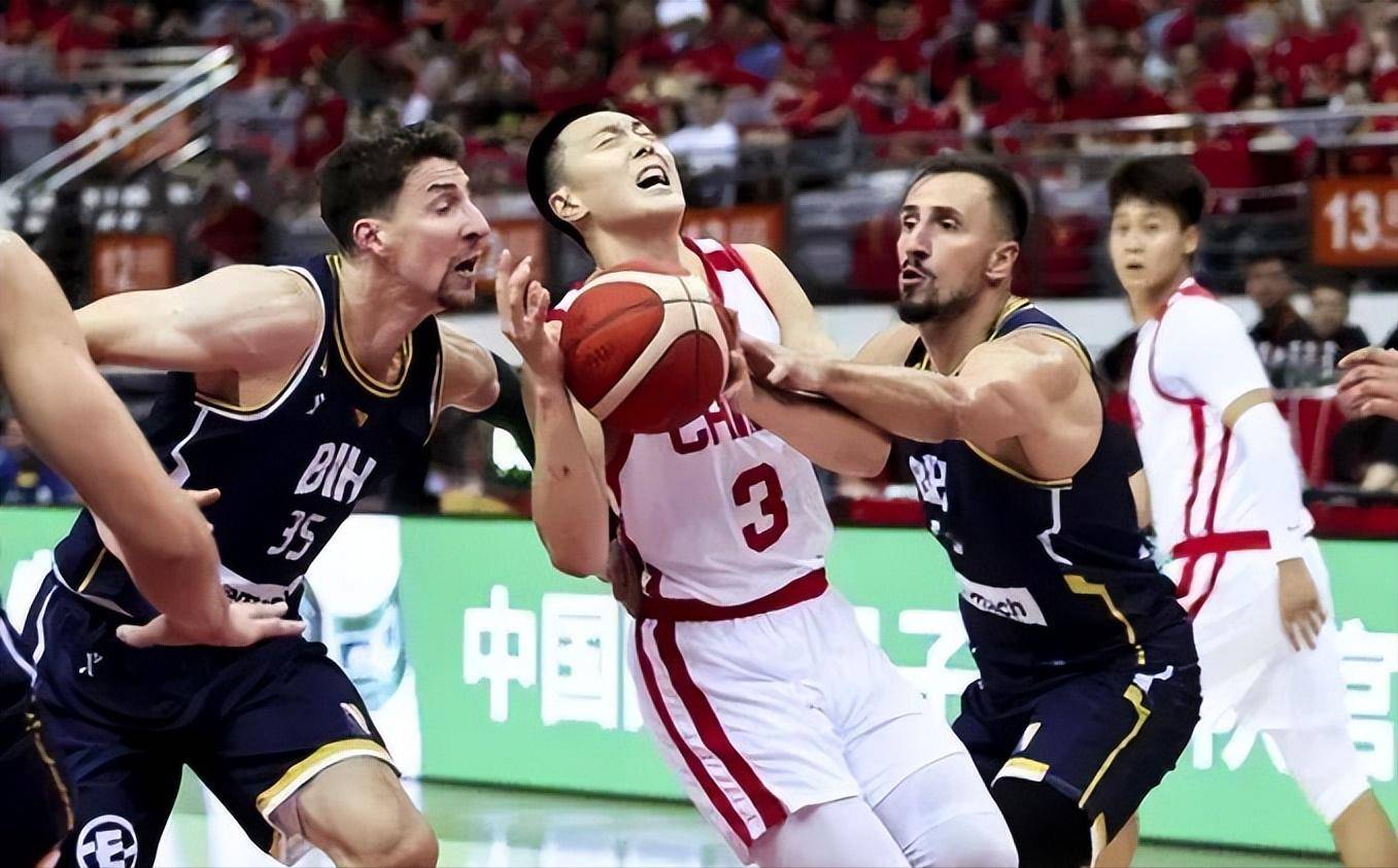 胡明轩：新一届中国男篮大家融入的都非常好的简单介绍